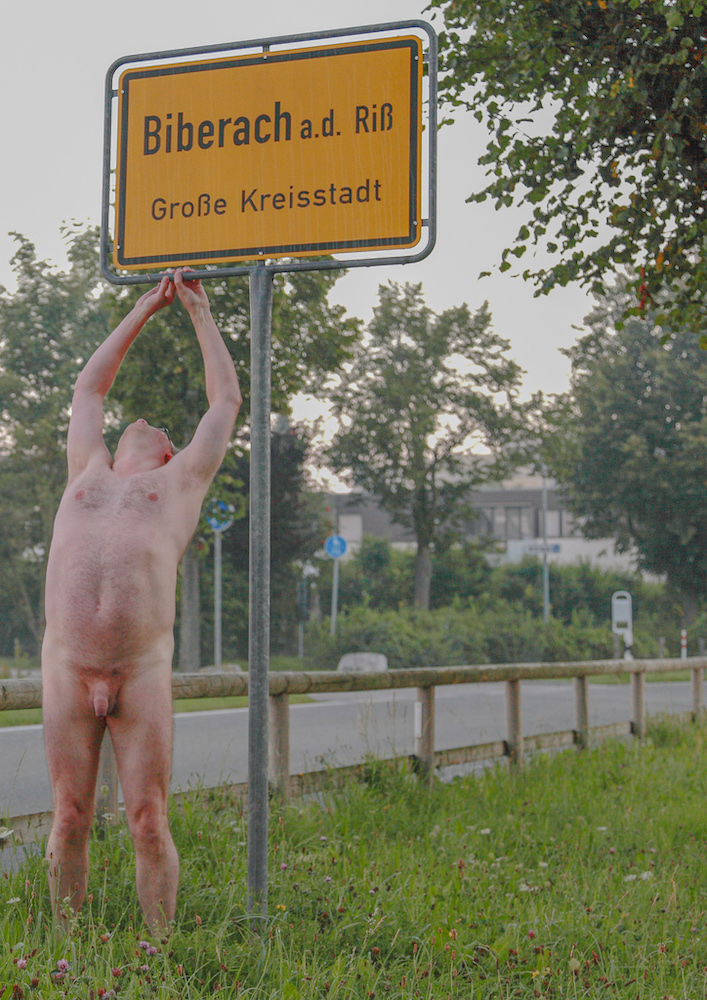 Stark naked man at Biberach town sign