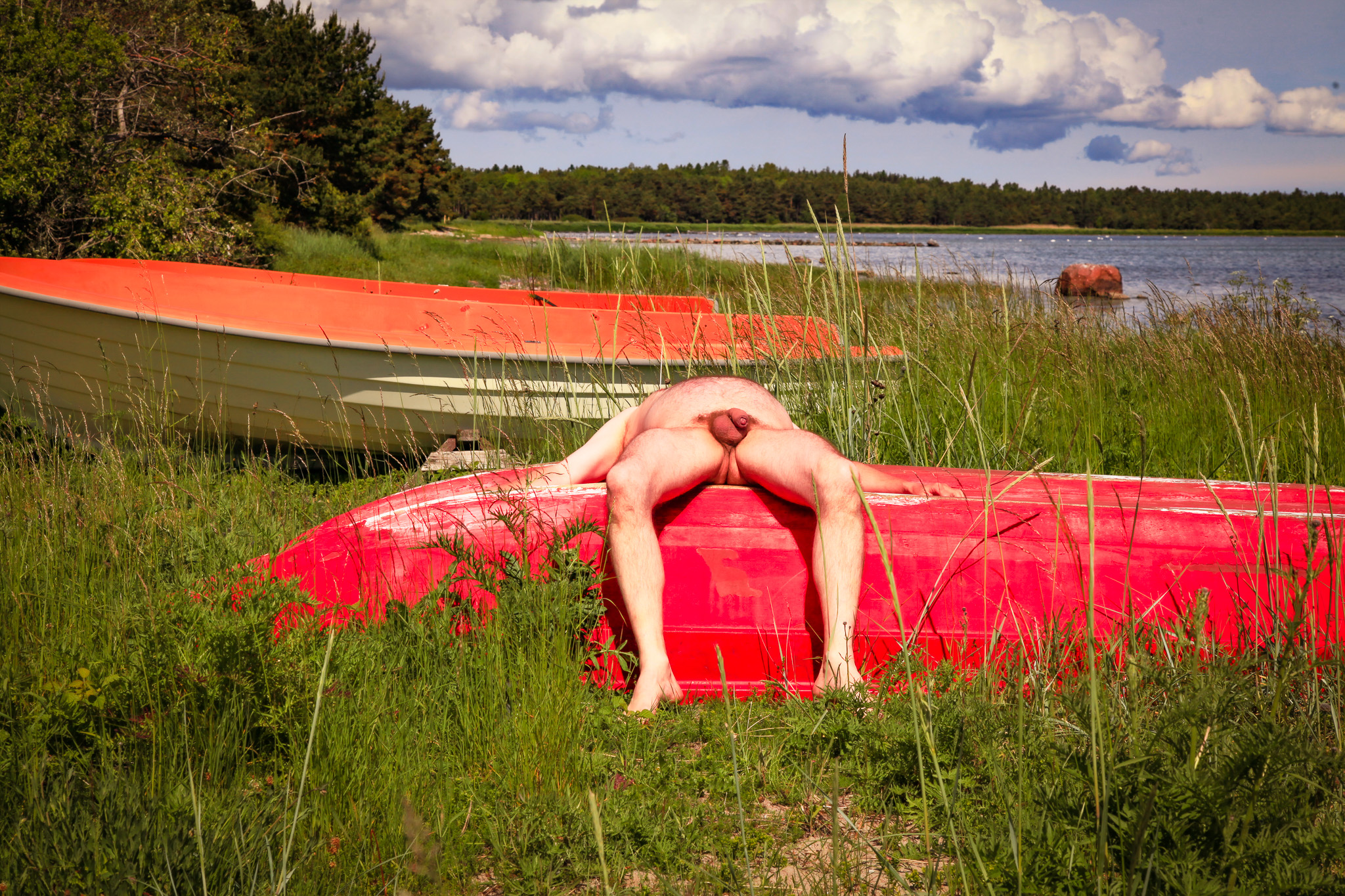 Nude man on Gotland showing his cock and balls